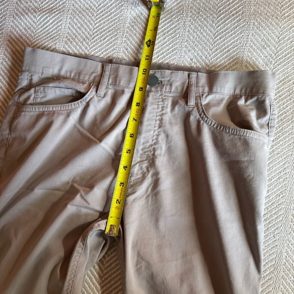 Men's Faherty Reserve Movement Pants, 5 pocket, Fossil, Size 30x32 - Picture 9 of 10